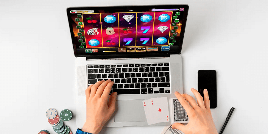 Distinguishing features of an online casino from a land-based casino